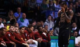 詹姆斯球迷爆料视频播放,独家视频播放背后的精彩瞬间