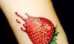 纹身网红吃瓜图片高清,高清画面引发网友热议